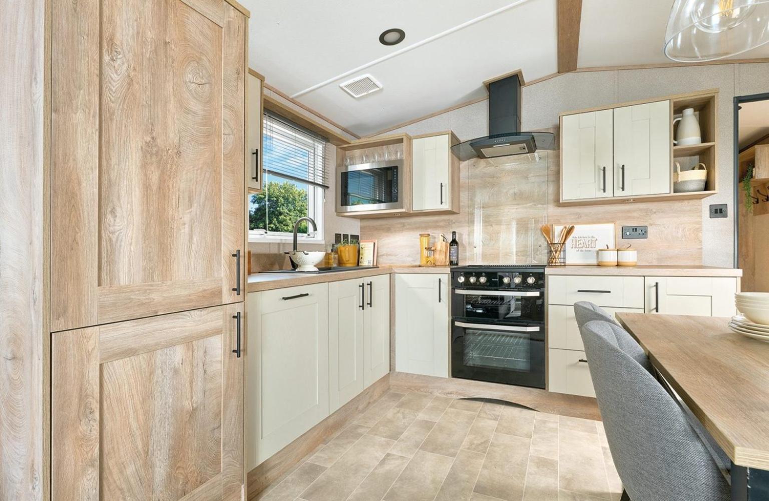 Emma'S Oasis 2-Bedroom Caravan At Durdle Door Sleeps 4 West Lulworth Exterior photo